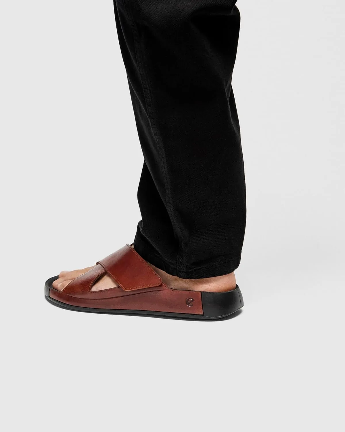 ECCO mens Cozmo Two Band Cross view 6